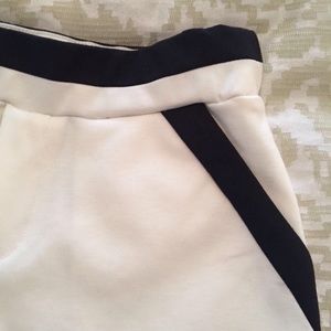 mine Shorts - Mine High Waist Stretch B&W Shorts with Pockets mine Shorts - Mine High Waist Stretch B&W Shorts with Pockets